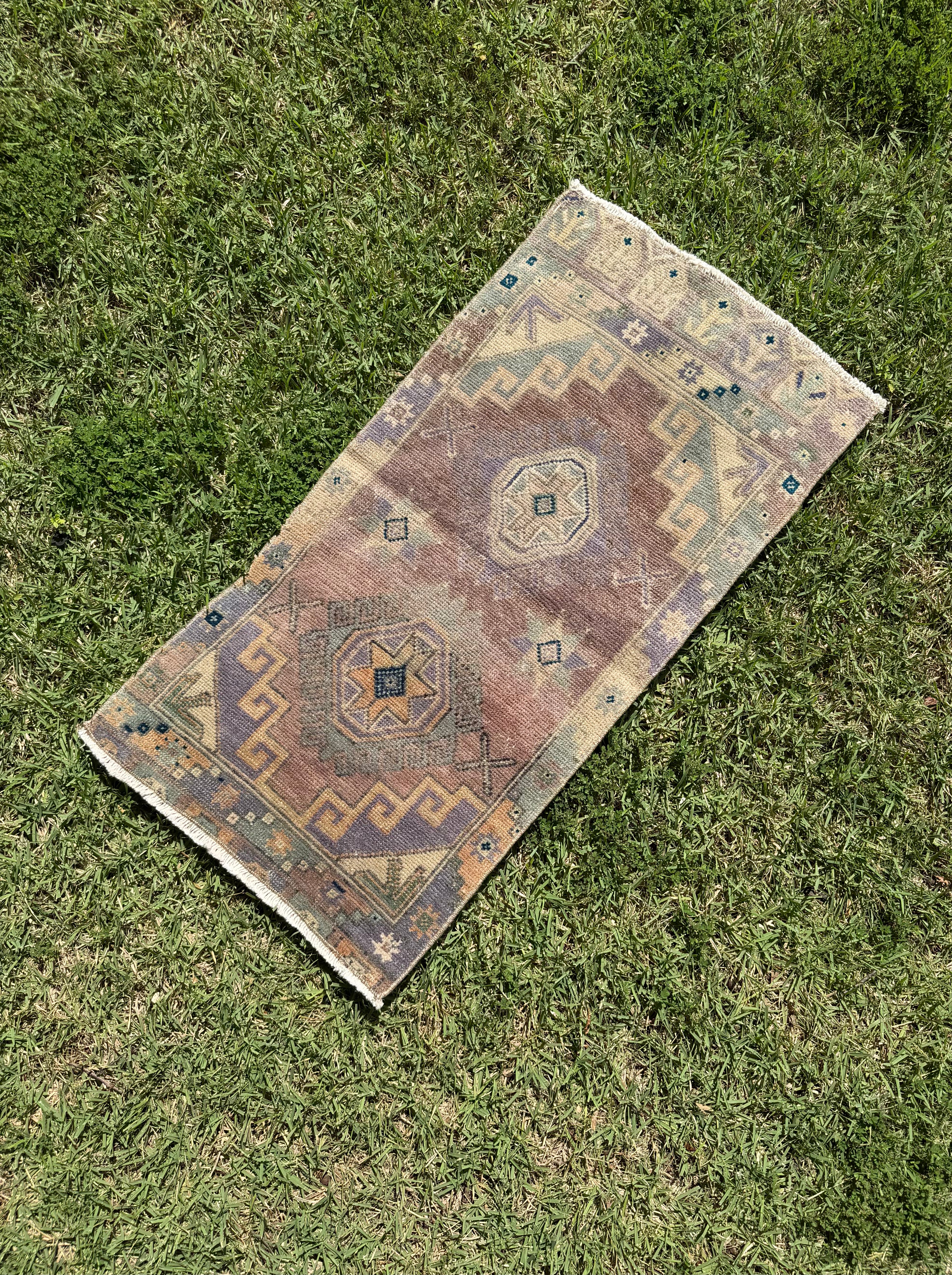 3'1" x 1'7"