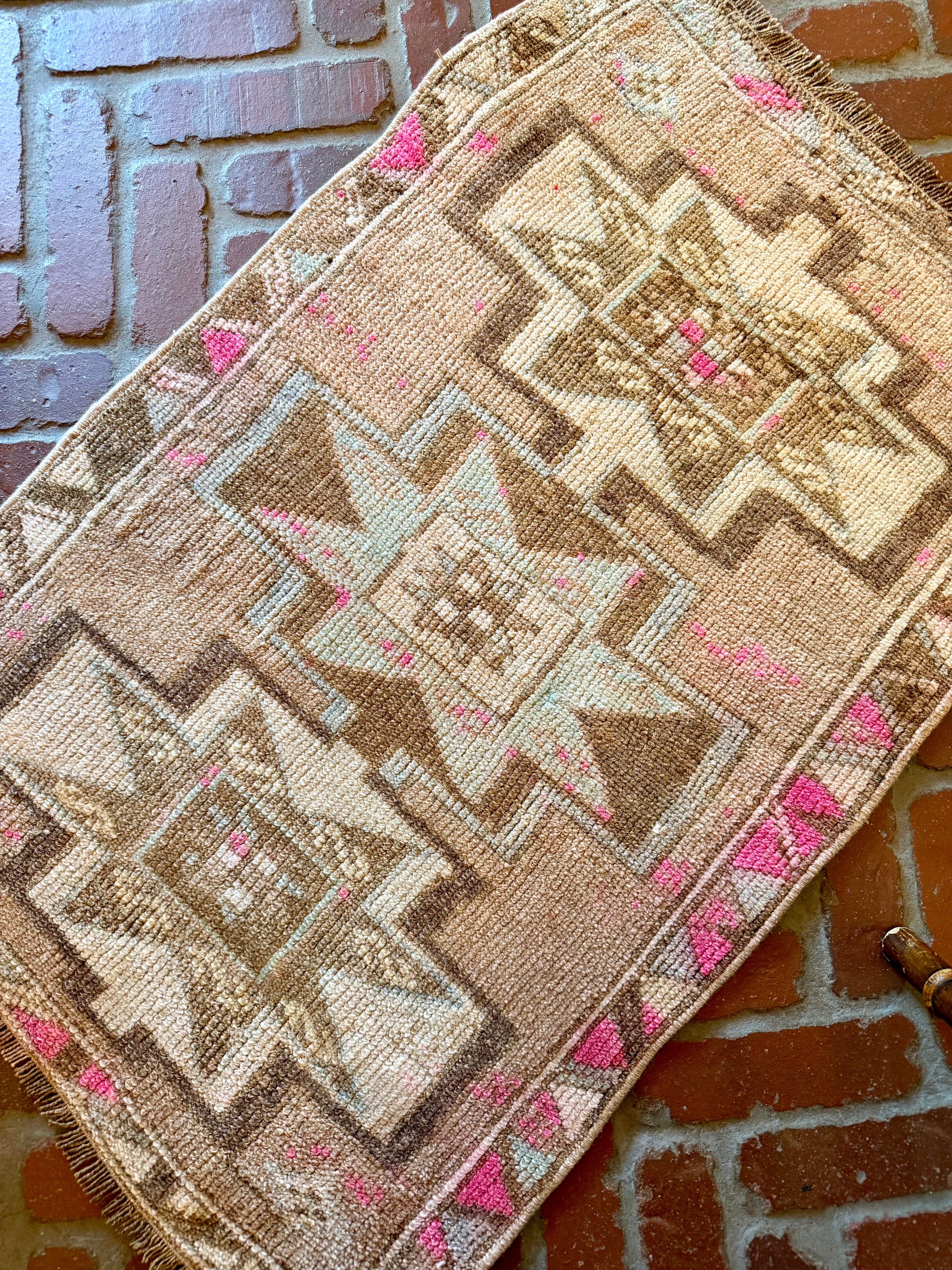 2'11" x 1'10"
